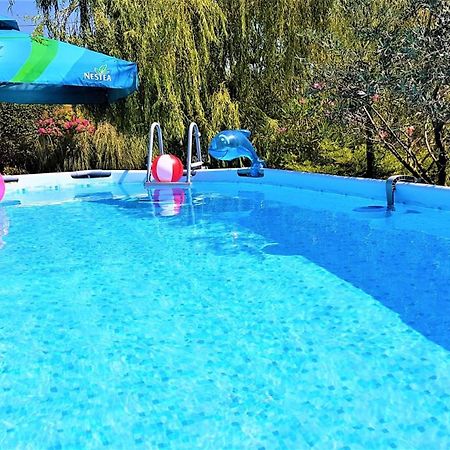 The Willow Garden Apartment House Marčana Esterno foto