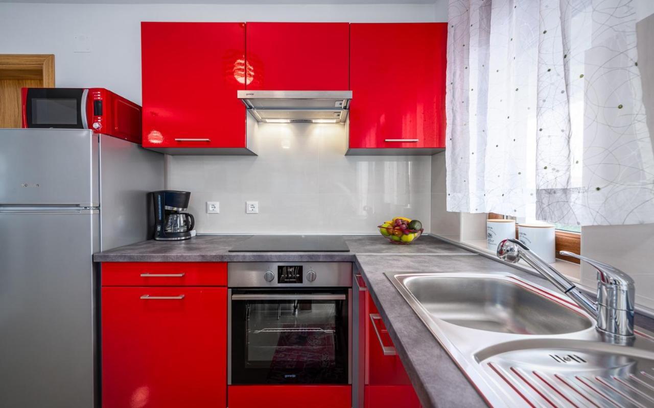 The Willow Garden Apartment House Marčana Esterno foto